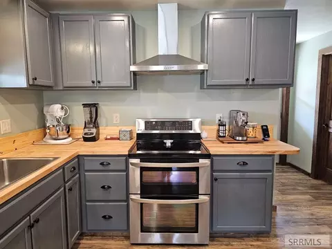 Kitchen - 24 Pickett Loop, Challis, ID 83226 photo 2 of 5