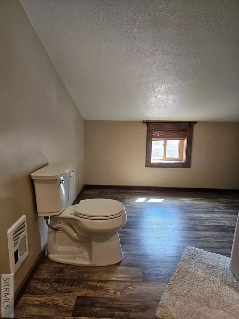 Bath - 24 Pickett Loop, Challis, ID 83226 photo 7 of 8