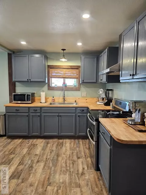 Kitchen - 24 Pickett Loop, Challis, ID 83226 photo 4 of 5