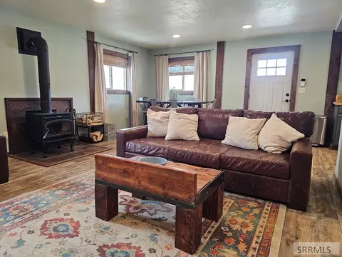 Living - 24 Pickett Loop, Challis, ID 83226 photo 2 of 4