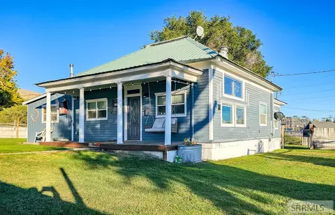 210 E Salmon Ave, Arco, ID 83213