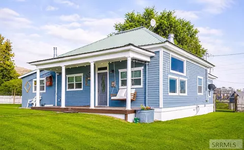 210 E Salmon Ave, Arco, ID 83213