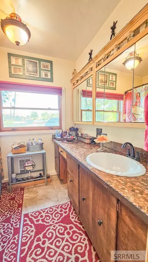 Bath - 210 E Salmon Ave, Arco, ID 83213 photo 4 of 5