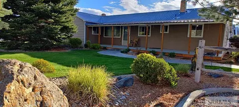 8 Goodman Ln, Salmon, ID 83467