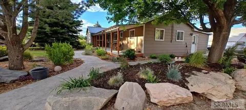 8 Goodman Ln, Salmon, ID 83467