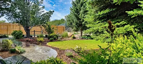 8 Goodman Ln, Salmon, ID 83467