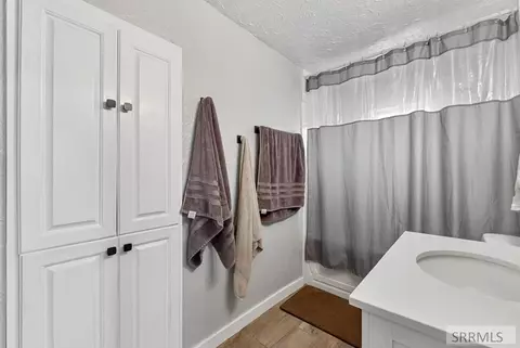 Bath - 3756 E 800 N, Rigby, ID 83442 photo 3 of 4
