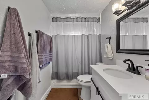 Bath - 3756 E 800 N, Rigby, ID 83442 photo 2 of 4