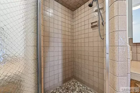 Bath - 435 N 1500 E, Saint Anthony, ID 83445 photo 4 of 10