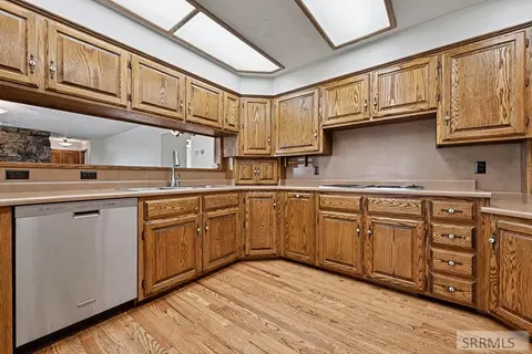 Kitchen - 435 N 1500 E, Saint Anthony, ID 83445 photo 2 of 4