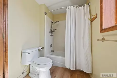 Bath - 435 N 1500 E, Saint Anthony, ID 83445 photo 9 of 10