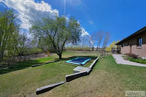 Exterior - 435 N 1500 E, Saint Anthony, ID 83445 photo 4 of 7