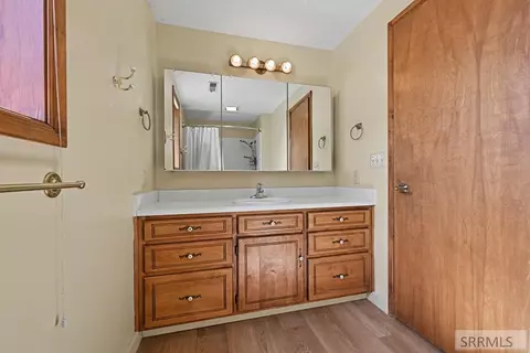 Bath - 435 N 1500 E, Saint Anthony, ID 83445 photo 8 of 10