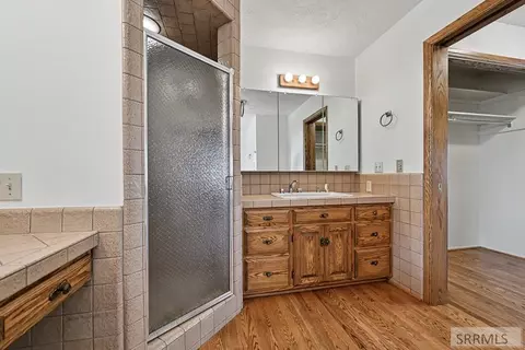 Bath - 435 N 1500 E, Saint Anthony, ID 83445 photo 2 of 10