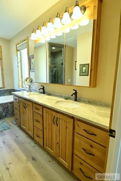 Bath - 71 Lookout Cir, Irwin, ID 83428 photo 8 of 12