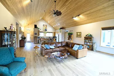 Living - 71 Lookout Cir, Irwin, ID 83428 photo 5 of 6
