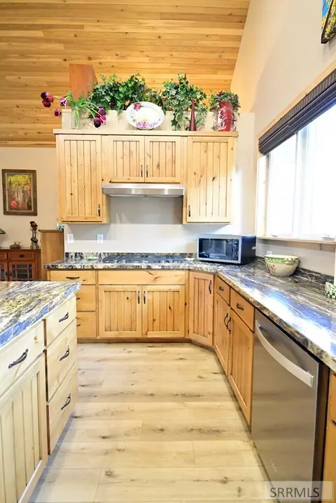 Kitchen - 71 Lookout Cir, Irwin, ID 83428 photo 5 of 5