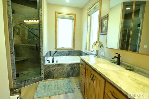 Bath - 71 Lookout Cir, Irwin, ID 83428 photo 9 of 12