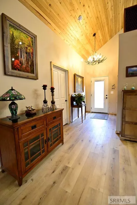 Entry Way - 71 Lookout Cir, Irwin, ID 83428 photo 2 of 3