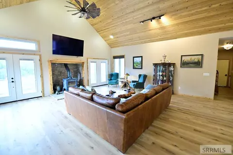 Living - 71 Lookout Cir, Irwin, ID 83428 photo 2 of 6