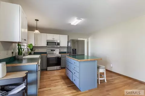 Kitchen - 1987 47th St, Ammon, ID 83401 photo 2 of 3