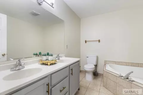 Bath - 1987 47th St, Ammon, ID 83401 photo 1 of 6
