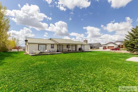 Exterior - 1987 47th St, Ammon, ID 83401 photo 8 of 10