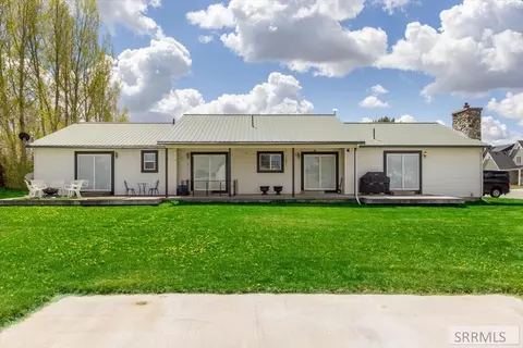 Exterior - 1987 47th St, Ammon, ID 83401 photo 7 of 10