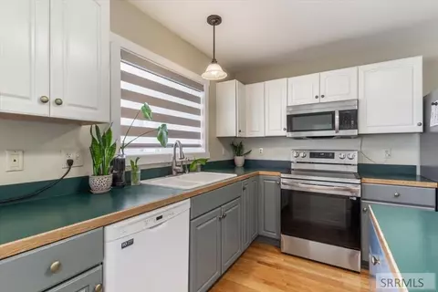 Kitchen - 1987 47th St, Ammon, ID 83401 photo 3 of 3