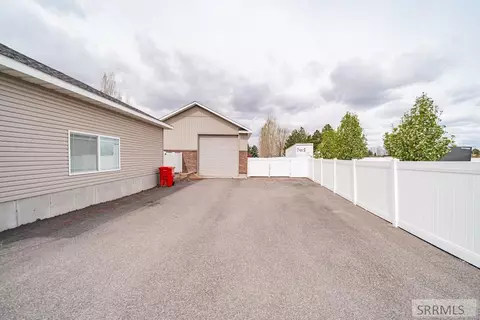 Exterior - 195 N 3806 E, Rigby, ID 83442 photo 10 of 15