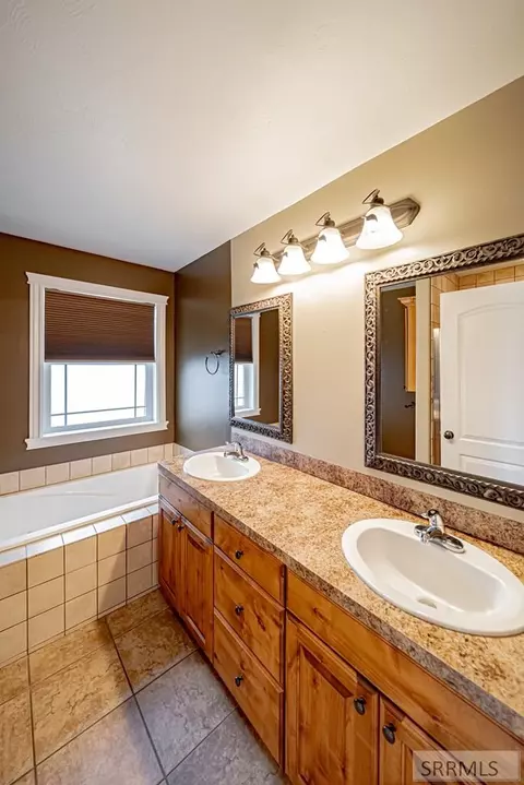 Bath - 195 N 3806 E, Rigby, ID 83442 photo 1 of 10