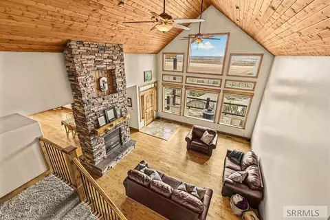 Living - 3979 Hangmans Loop, Menan, ID 83434 photo 3 of 5