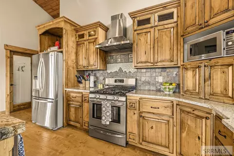 Kitchen - 3979 Hangmans Loop, Menan, ID 83434 photo 5 of 8