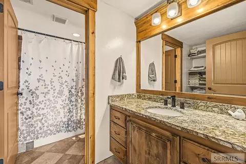 Bath - 3979 Hangmans Loop, Menan, ID 83434 photo 4 of 4