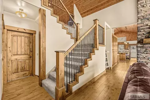 Entry Way - 3979 Hangmans Loop, Menan, ID 83434 photo 4 of 9