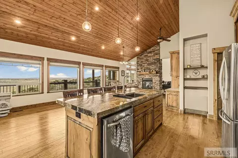 Kitchen - 3979 Hangmans Loop, Menan, ID 83434 photo 3 of 8