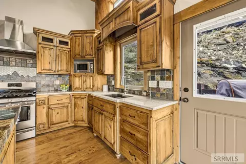 Kitchen - 3979 Hangmans Loop, Menan, ID 83434 photo 6 of 8