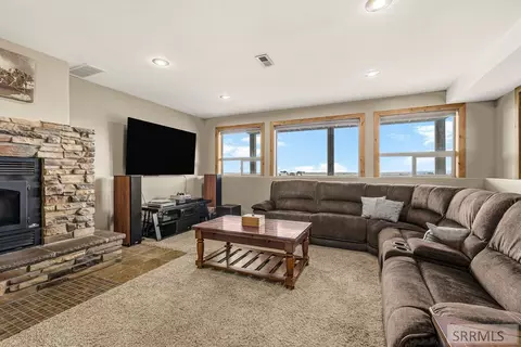 Living - 3979 Hangmans Loop, Menan, ID 83434 photo 5 of 5