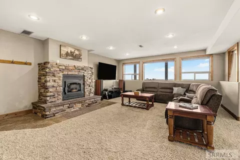 Living - 3979 Hangmans Loop, Menan, ID 83434 photo 4 of 5