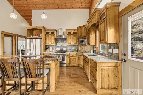 Kitchen - 3979 Hangmans Loop, Menan, ID 83434 photo 4 of 8