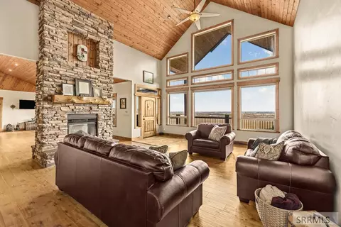 Living - 3979 Hangmans Loop, Menan, ID 83434 photo 1 of 5