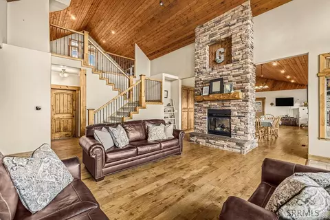 Living - 3979 Hangmans Loop, Menan, ID 83434 photo 2 of 5