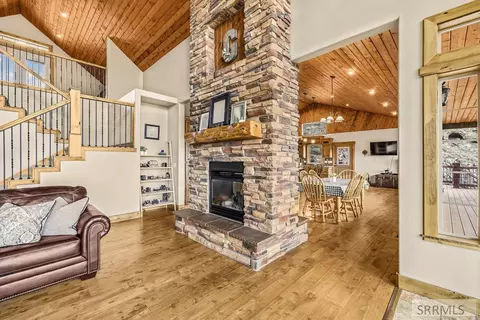 Entry Way - 3979 Hangmans Loop, Menan, ID 83434 photo 1 of 9