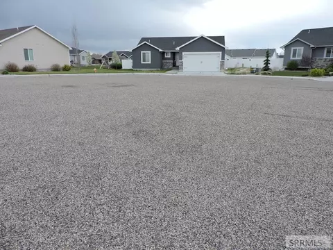 Exterior - 605 Boulder St, Rigby, ID 83442 photo 6 of 7