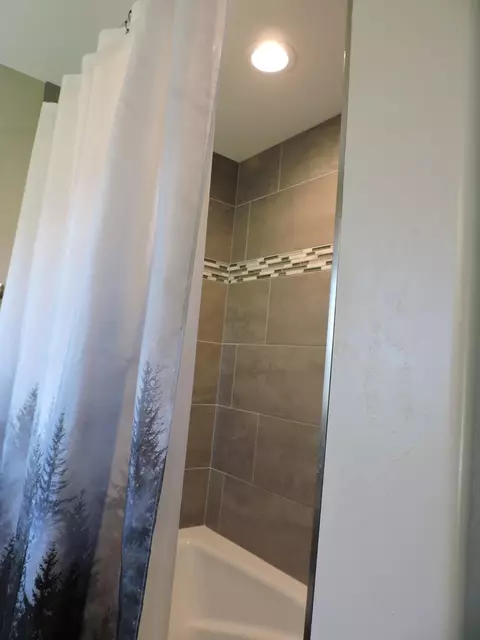 Bath - 605 Boulder St, Rigby, ID 83442 photo 5 of 7