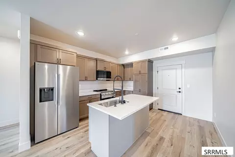 1142 S Skyline Dr #208, Idaho Falls, ID 83402