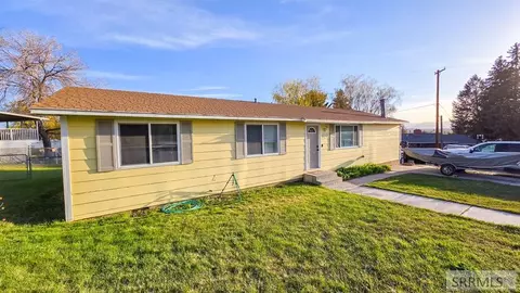 453 Yvonne St, Arco, ID 83213