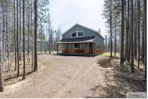 4060 Steelhead Dr, Island Park, ID 83429