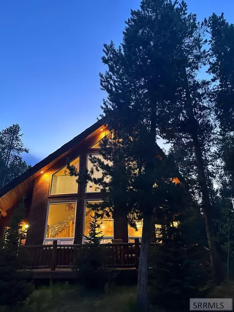 4473 Boulders St, Island Park, ID 83429