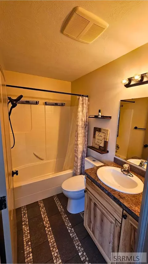 Bath - 5420 Elliott St, Iona, ID 83427 photo 1 of 3
